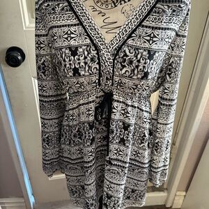 White House Black market Lightweight Tunic size 6